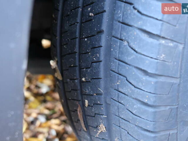 Зеленый Мерседес Sprinter, объемом двигателя 2.14 л и пробегом 237 тыс. км за 27000 $, фото 3 на Automoto.ua