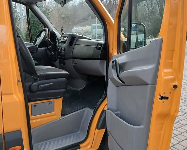 Помаранчевий Мерседес Sprinter, об'ємом двигуна 2.2 л та пробігом 264 тис. км за 18999 $, фото 23 на Automoto.ua