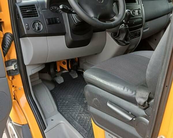 Помаранчевий Мерседес Sprinter, об'ємом двигуна 2.2 л та пробігом 264 тис. км за 18999 $, фото 16 на Automoto.ua