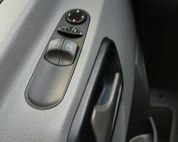 Помаранчевий Мерседес Sprinter, об'ємом двигуна 2.2 л та пробігом 264 тис. км за 18999 $, фото 6 на Automoto.ua