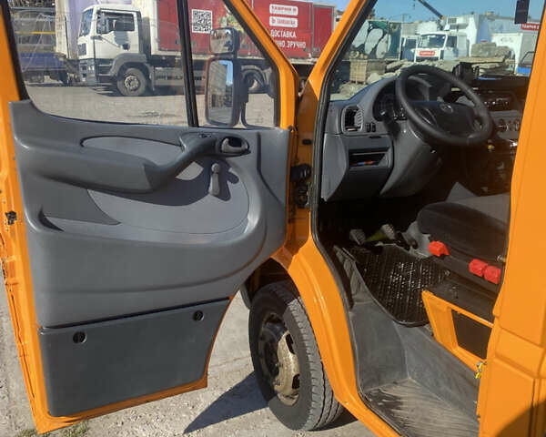 Оранжевый Мерседес Sprinter, объемом двигателя 2.7 л и пробегом 300 тыс. км за 14000 $, фото 3 на Automoto.ua