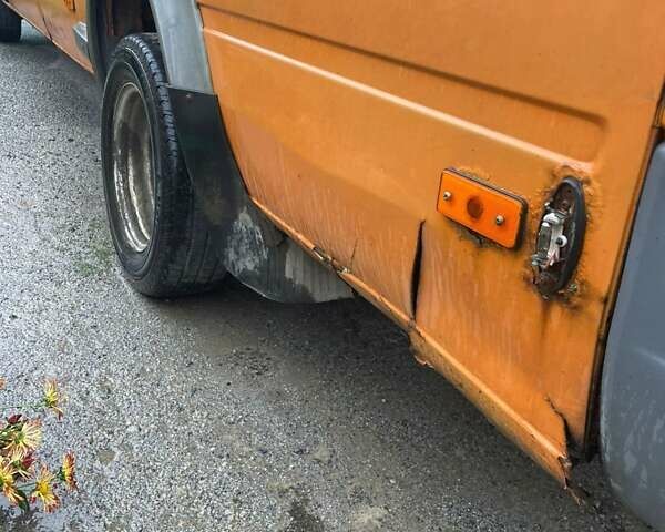 Оранжевый Мерседес Sprinter, объемом двигателя 2.3 л и пробегом 600 тыс. км за 5200 $, фото 9 на Automoto.ua