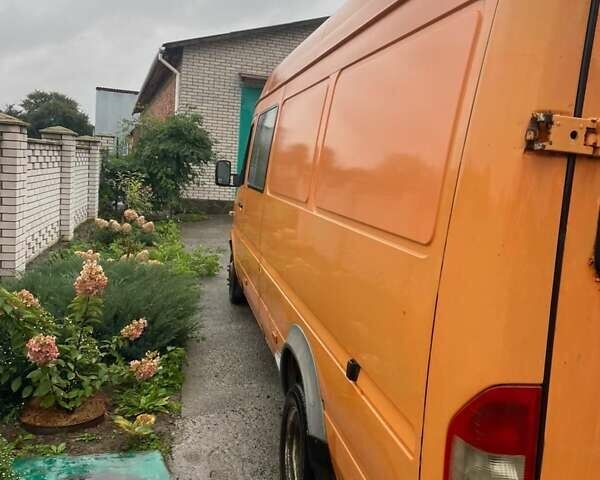 Оранжевый Мерседес Sprinter, объемом двигателя 2.3 л и пробегом 600 тыс. км за 5200 $, фото 6 на Automoto.ua