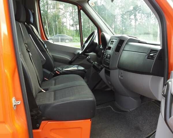 Оранжевый Мерседес Sprinter, объемом двигателя 2.2 л и пробегом 275 тыс. км за 15300 $, фото 16 на Automoto.ua