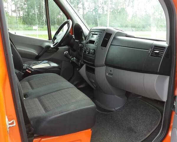 Оранжевый Мерседес Sprinter, объемом двигателя 0 л и пробегом 375 тыс. км за 15700 $, фото 12 на Automoto.ua
