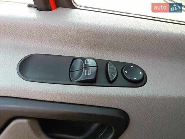 Оранжевый Мерседес Sprinter, объемом двигателя 2.2 л и пробегом 275 тыс. км за 15300 $, фото 24 на Automoto.ua