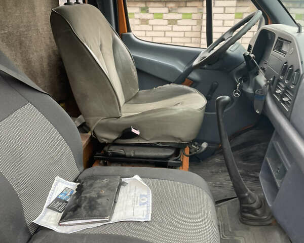 Оранжевый Мерседес Sprinter, объемом двигателя 2.3 л и пробегом 500 тыс. км за 4200 $, фото 18 на Automoto.ua