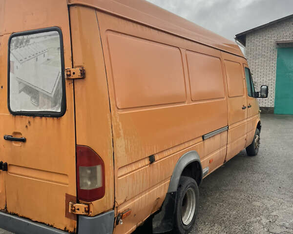 Оранжевый Мерседес Sprinter, объемом двигателя 2.3 л и пробегом 500 тыс. км за 4200 $, фото 6 на Automoto.ua