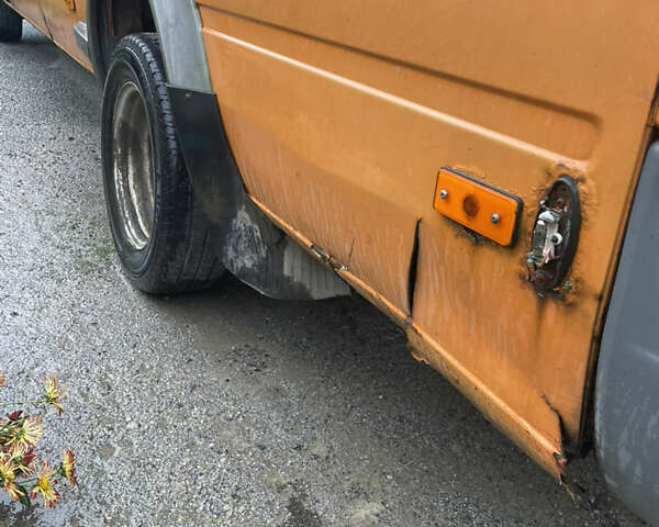 Оранжевый Мерседес Sprinter, объемом двигателя 2.3 л и пробегом 500 тыс. км за 4200 $, фото 10 на Automoto.ua