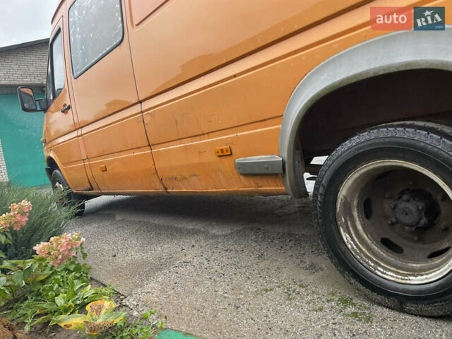 Оранжевый Мерседес Sprinter, объемом двигателя 2.3 л и пробегом 500 тыс. км за 4200 $, фото 9 на Automoto.ua