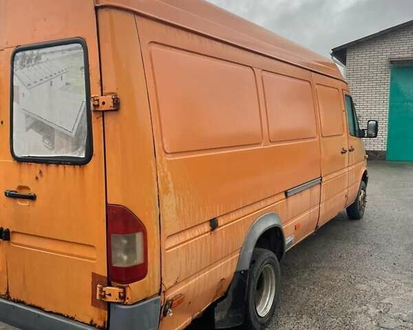 Оранжевый Мерседес Sprinter, объемом двигателя 2.3 л и пробегом 600 тыс. км за 5200 $, фото 2 на Automoto.ua