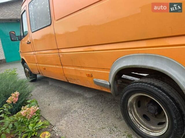 Оранжевый Мерседес Sprinter, объемом двигателя 2.3 л и пробегом 600 тыс. км за 5200 $, фото 4 на Automoto.ua