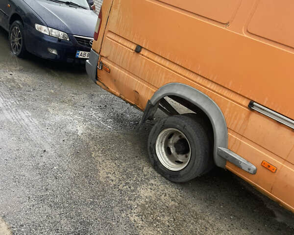 Оранжевый Мерседес Sprinter, объемом двигателя 2.3 л и пробегом 500 тыс. км за 4200 $, фото 14 на Automoto.ua