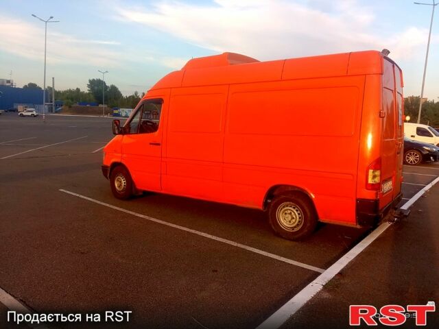Оранжевый Мерседес Sprinter, объемом двигателя 2.3 л и пробегом 200 тыс. км за 5500 $, фото 4 на Automoto.ua