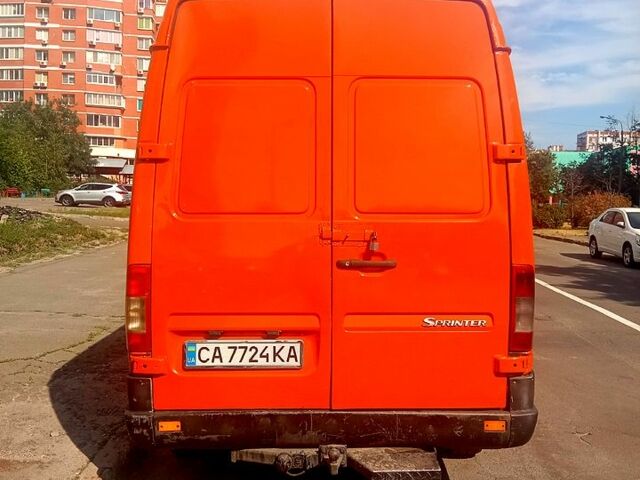 Оранжевый Мерседес Sprinter, объемом двигателя 2.3 л и пробегом 200 тыс. км за 5500 $, фото 8 на Automoto.ua