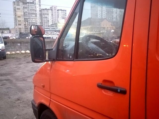 Оранжевый Мерседес Sprinter, объемом двигателя 2.3 л и пробегом 200 тыс. км за 5500 $, фото 5 на Automoto.ua