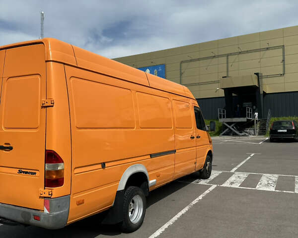 Оранжевый Мерседес Sprinter, объемом двигателя 2.15 л и пробегом 209 тыс. км за 14350 $, фото 5 на Automoto.ua