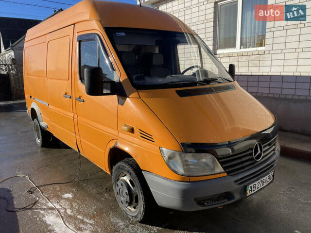 Оранжевый Мерседес Sprinter, объемом двигателя 2.2 л и пробегом 403 тыс. км за 7900 $, фото 2 на Automoto.ua