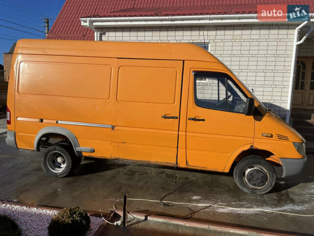 Оранжевый Мерседес Sprinter, объемом двигателя 2.2 л и пробегом 403 тыс. км за 7900 $, фото 3 на Automoto.ua