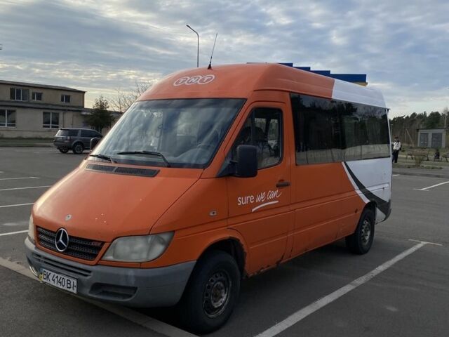 Оранжевый Мерседес Sprinter, объемом двигателя 2.2 л и пробегом 400 тыс. км за 3500 $, фото 2 на Automoto.ua