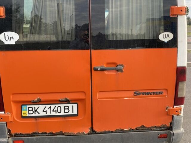 Оранжевый Мерседес Sprinter, объемом двигателя 2.2 л и пробегом 400 тыс. км за 3500 $, фото 6 на Automoto.ua