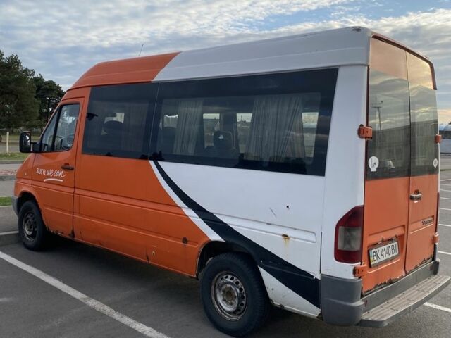 Оранжевый Мерседес Sprinter, объемом двигателя 2.2 л и пробегом 400 тыс. км за 3500 $, фото 3 на Automoto.ua