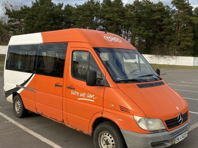Оранжевый Мерседес Sprinter, объемом двигателя 2.2 л и пробегом 400 тыс. км за 3500 $, фото 1 на Automoto.ua
