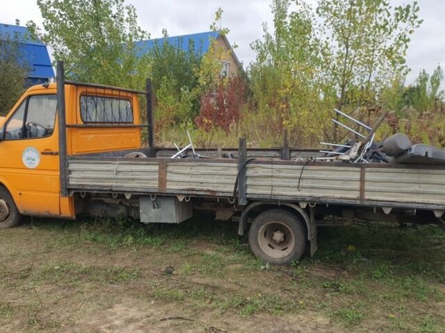 Помаранчевий Мерседес Sprinter, об'ємом двигуна 2 л та пробігом 200 тис. км за 3900 $, фото 4 на Automoto.ua