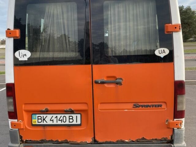 Оранжевый Мерседес Sprinter, объемом двигателя 2.2 л и пробегом 400 тыс. км за 3500 $, фото 5 на Automoto.ua