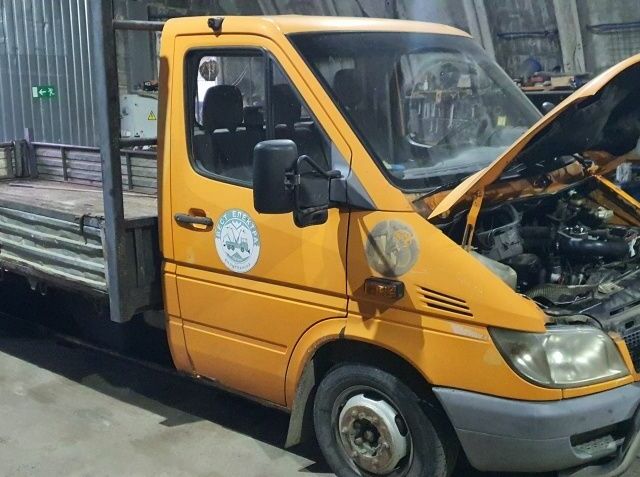 Помаранчевий Мерседес Sprinter, об'ємом двигуна 2 л та пробігом 200 тис. км за 3900 $, фото 1 на Automoto.ua