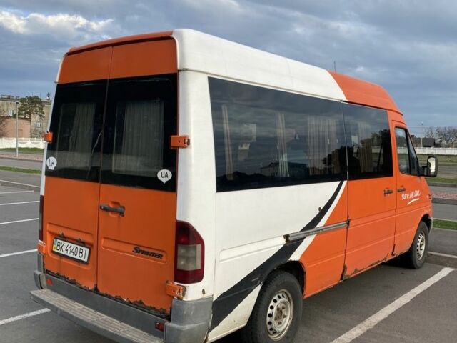 Оранжевый Мерседес Sprinter, объемом двигателя 2.2 л и пробегом 400 тыс. км за 3500 $, фото 4 на Automoto.ua