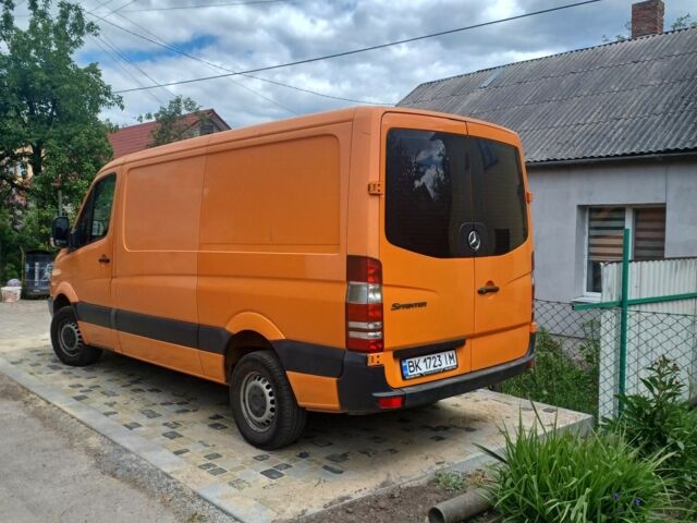 Помаранчевий Мерседес Sprinter, об'ємом двигуна 2 л та пробігом 300 тис. км за 10500 $, фото 2 на Automoto.ua