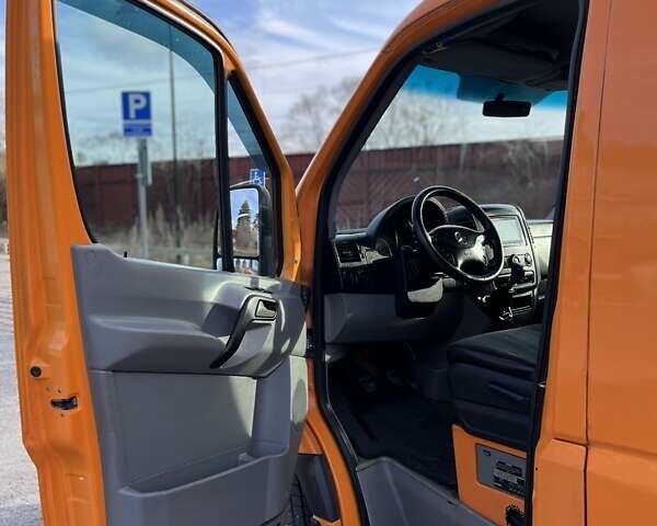 Оранжевый Мерседес Sprinter, объемом двигателя 2.2 л и пробегом 306 тыс. км за 15500 $, фото 6 на Automoto.ua