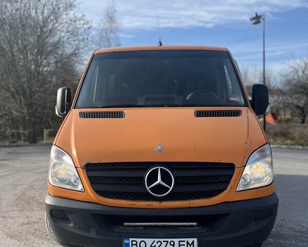 Оранжевый Мерседес Sprinter, объемом двигателя 2.2 л и пробегом 306 тыс. км за 15500 $, фото 1 на Automoto.ua