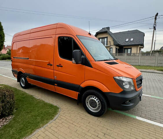 Оранжевый Мерседес Sprinter, объемом двигателя 2.2 л и пробегом 420 тыс. км за 14900 $, фото 2 на Automoto.ua