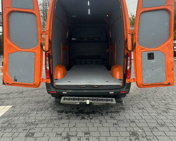 Оранжевый Мерседес Sprinter, объемом двигателя 2.2 л и пробегом 263 тыс. км за 23800 $, фото 1 на Automoto.ua