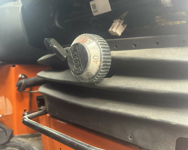 Оранжевый Мерседес Sprinter, объемом двигателя 2 л и пробегом 270 тыс. км за 26000 $, фото 9 на Automoto.ua