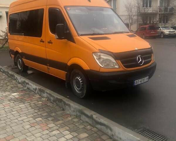 Оранжевый Мерседес Sprinter, объемом двигателя 2.1 л и пробегом 150 тыс. км за 12500 $, фото 1 на Automoto.ua