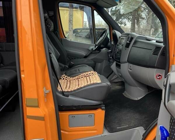 Оранжевый Мерседес Sprinter, объемом двигателя 2.14 л и пробегом 330 тыс. км за 29500 $, фото 9 на Automoto.ua
