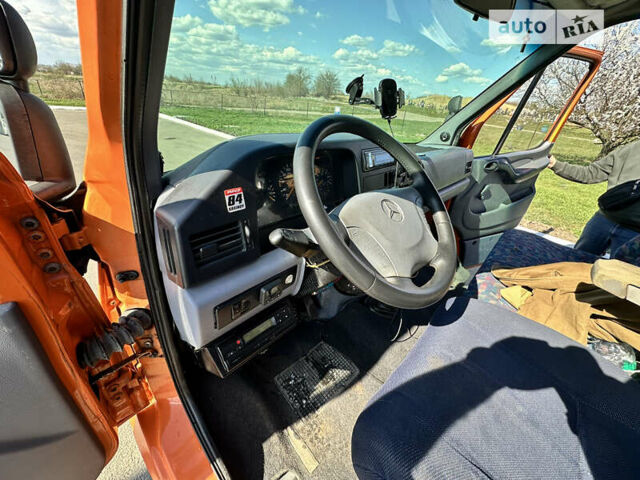 Оранжевый Мерседес Sprinter, объемом двигателя 0 л и пробегом 500 тыс. км за 15300 $, фото 8 на Automoto.ua