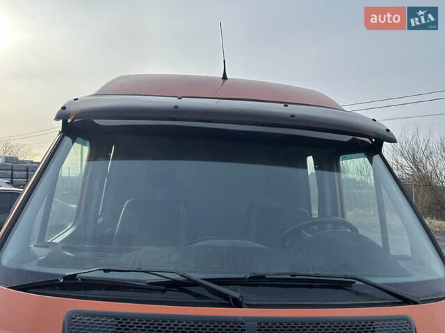 Оранжевый Мерседес Sprinter, объемом двигателя 2.15 л и пробегом 251 тыс. км за 11500 $, фото 2 на Automoto.ua