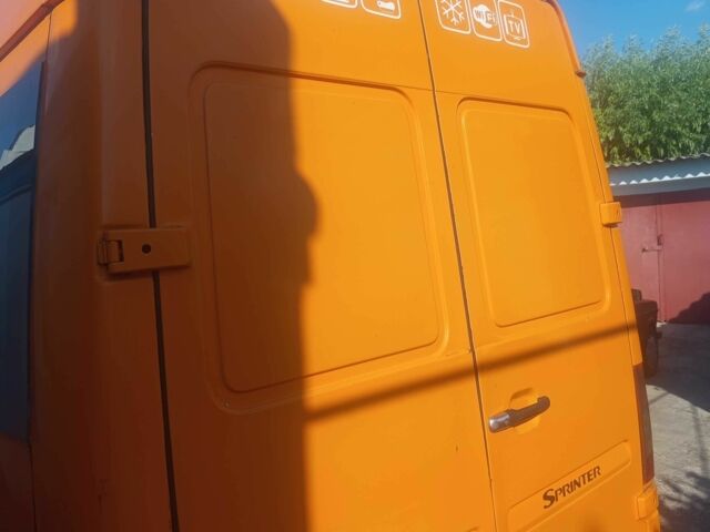 Помаранчевий Мерседес Sprinter, об'ємом двигуна 2.9 л та пробігом 1000 тис. км за 5700 $, фото 5 на Automoto.ua