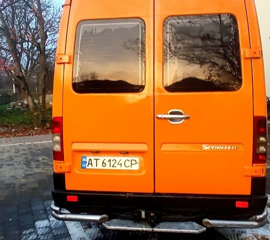 Оранжевый Мерседес Sprinter, объемом двигателя 22 л и пробегом 395 тыс. км за 8500 $, фото 2 на Automoto.ua