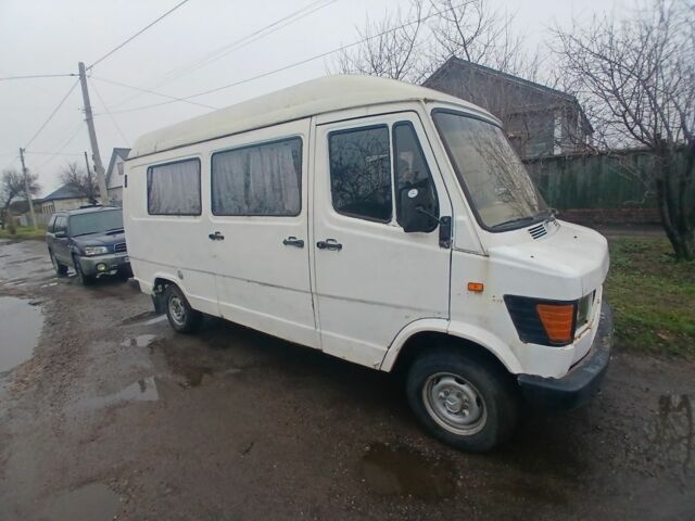 Білий Мерседес Т-мод, об'ємом двигуна 2 л та пробігом 300 тис. км за 1200 $, фото 1 на Automoto.ua