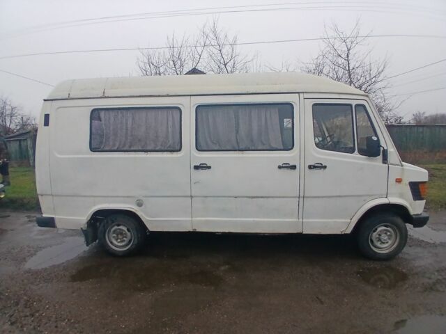 Білий Мерседес Т-мод, об'ємом двигуна 2 л та пробігом 300 тис. км за 1200 $, фото 4 на Automoto.ua