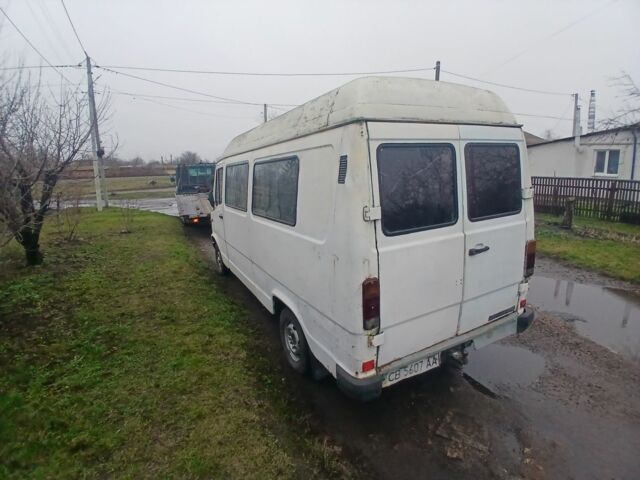 Білий Мерседес Т-мод, об'ємом двигуна 2 л та пробігом 300 тис. км за 1200 $, фото 3 на Automoto.ua