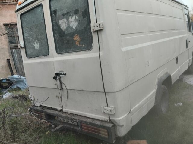 Белый Мерседес Т-мод, объемом двигателя 2.3 л и пробегом 555 тыс. км за 2000 $, фото 3 на Automoto.ua