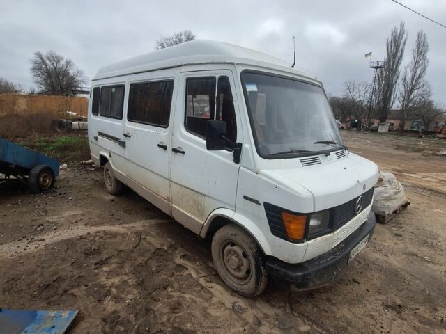 Белый Мерседес Т-мод, объемом двигателя 2.3 л и пробегом 100 тыс. км за 1299 $, фото 1 на Automoto.ua