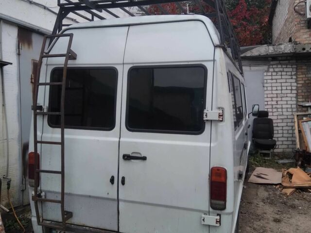 Белый Мерседес Т-мод, объемом двигателя 2.9 л и пробегом 300 тыс. км за 2500 $, фото 9 на Automoto.ua