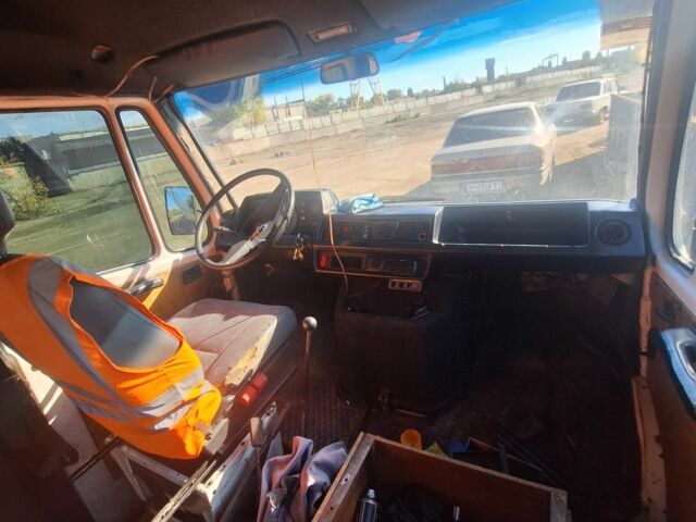 Белый Мерседес Т-мод, объемом двигателя 2.3 л и пробегом 100 тыс. км за 1299 $, фото 3 на Automoto.ua